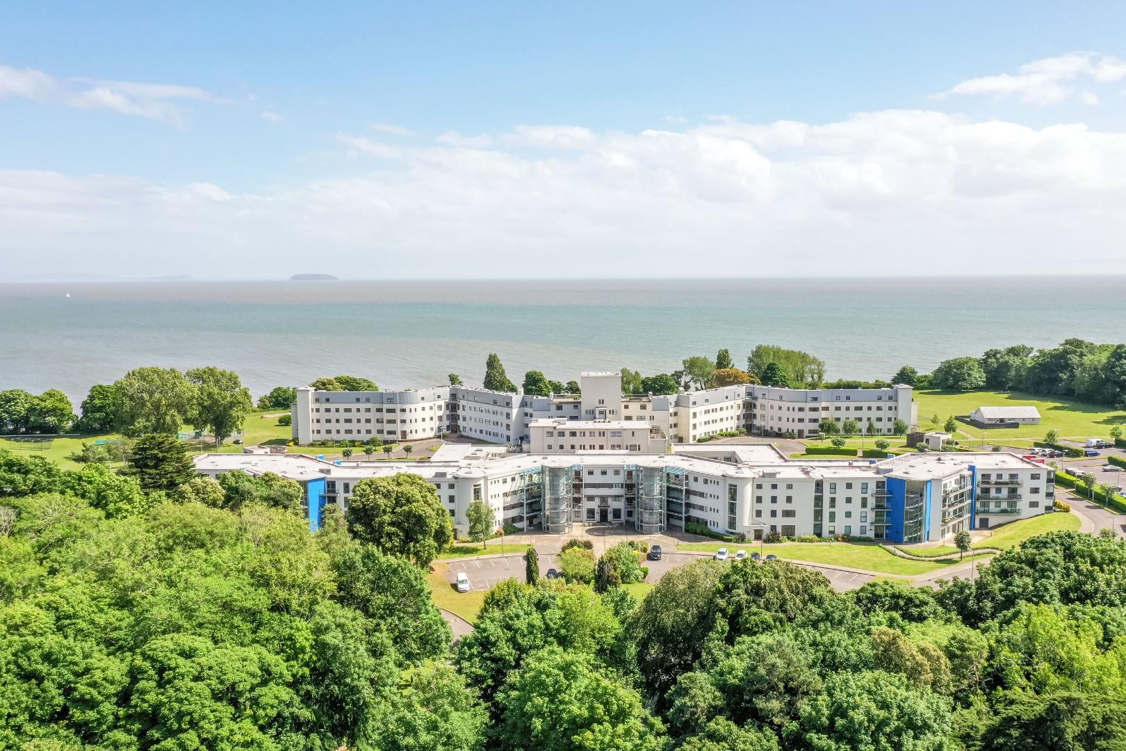 21 Courtlands, Hayes Point, Sully, CF63 2PN